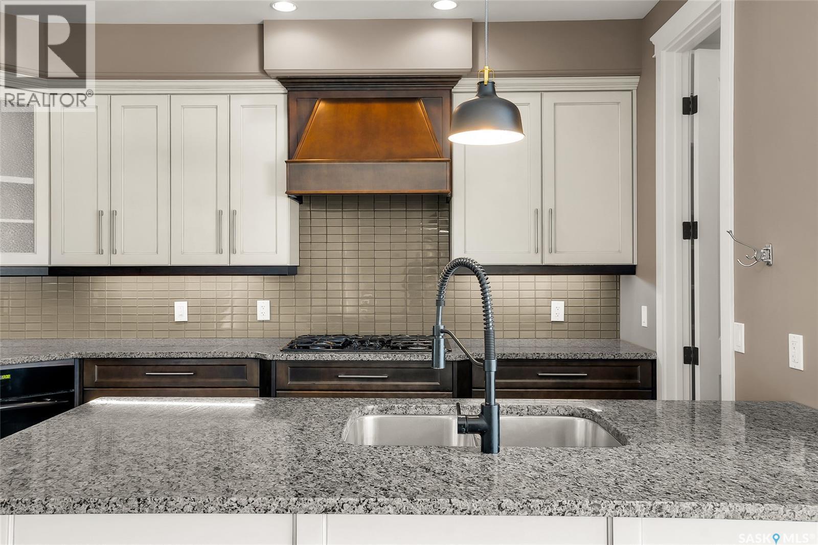 502 4Th Street E, Saskatoon, SK - Indoor Photo Showing Kitchen With Double Sink With Upgraded Kitchen