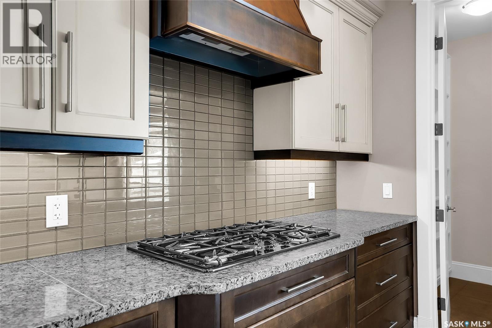 502 4Th Street E, Saskatoon, SK - Indoor Photo Showing Kitchen With Upgraded Kitchen