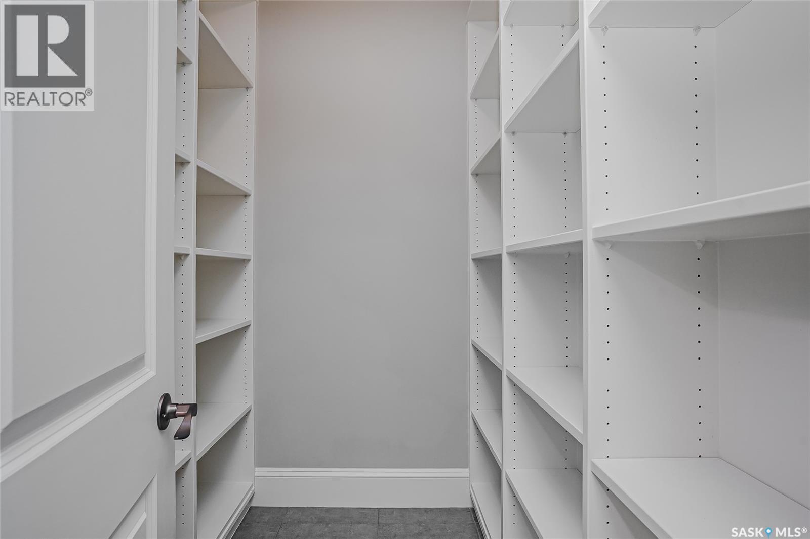 502 4Th Street E, Saskatoon, SK - Indoor