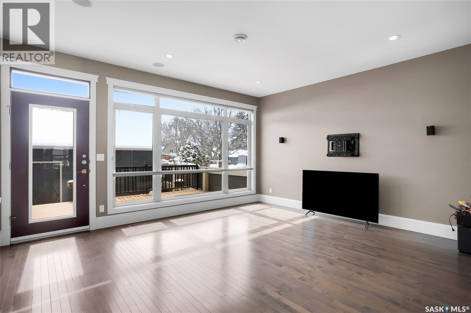 502 4Th Street E, Saskatoon, SK - Indoor