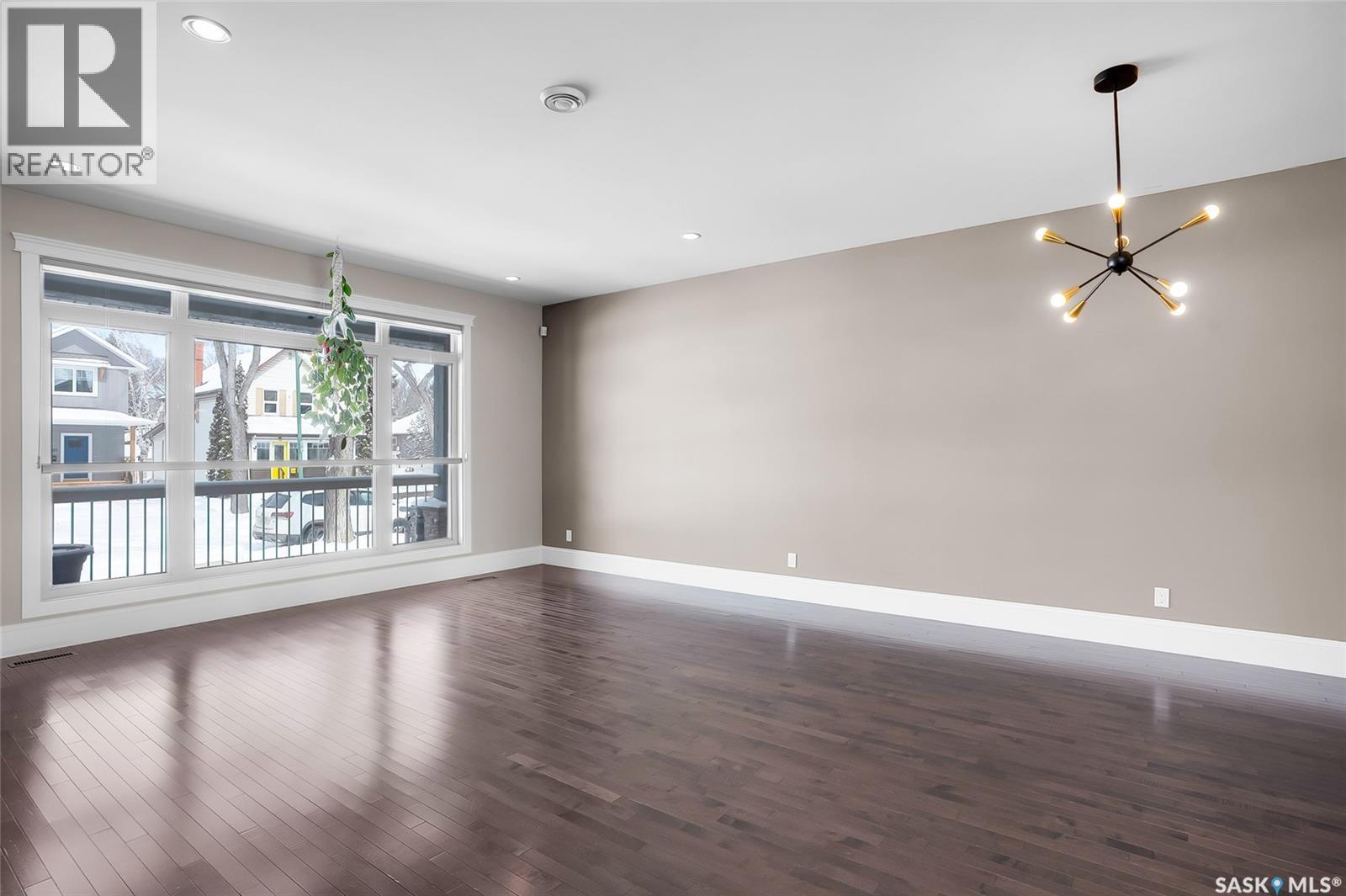 502 4Th Street E, Saskatoon, SK - Indoor Photo Showing Other Room