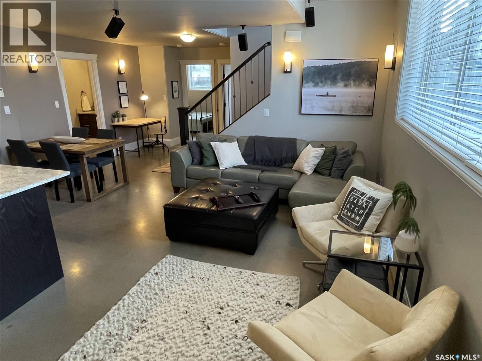 502 4Th Street E, Saskatoon, SK - Indoor Photo Showing Living Room