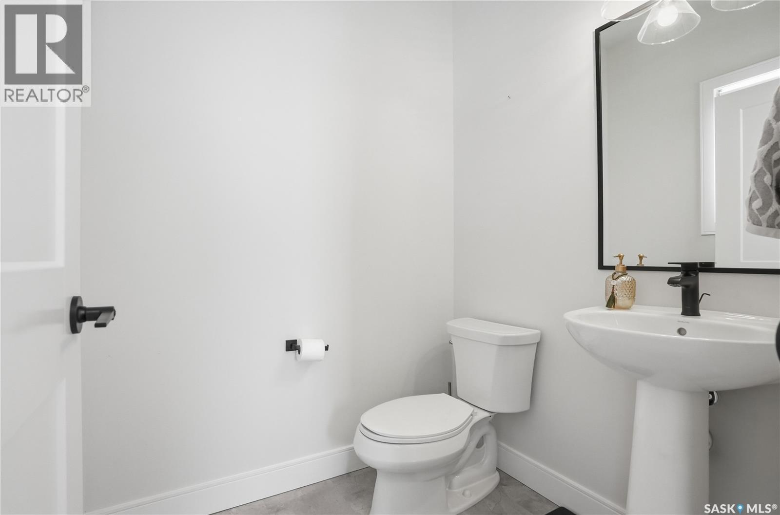 703 Underhill Lane, Saskatoon, SK - Indoor Photo Showing Bathroom