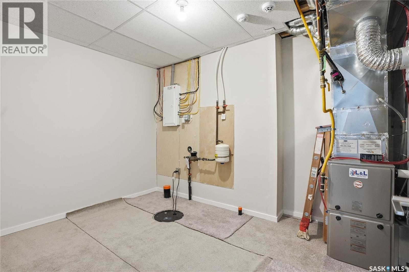 703 Underhill Lane, Saskatoon, SK - Indoor Photo Showing Other Room