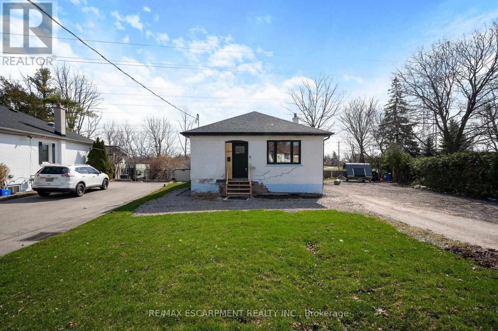 Fully renovated Legal Basement Apartment - 1339 Augustine Drive, Burlington, ON - Outdoor
