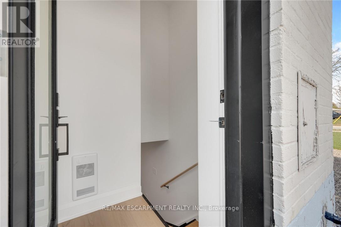 Separate Entrance - 1339 Augustine Drive, Burlington, ON - Indoor