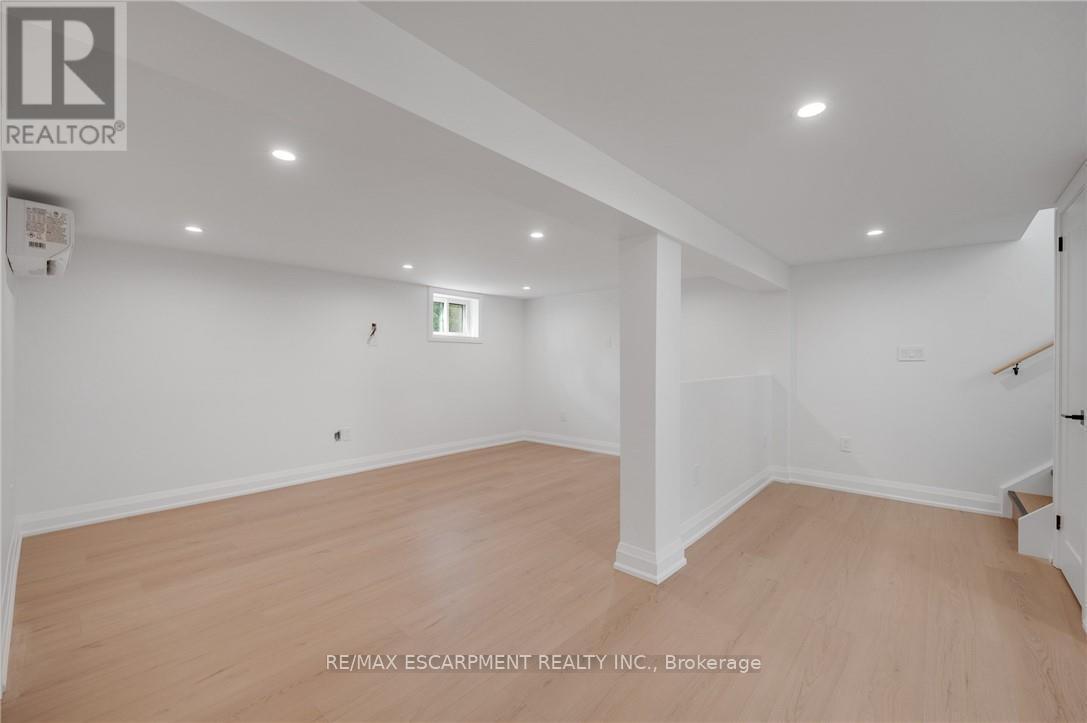 Wide open Living Dining room space - 1339 Augustine Drive, Burlington, ON - Indoor Photo Showing Other Room