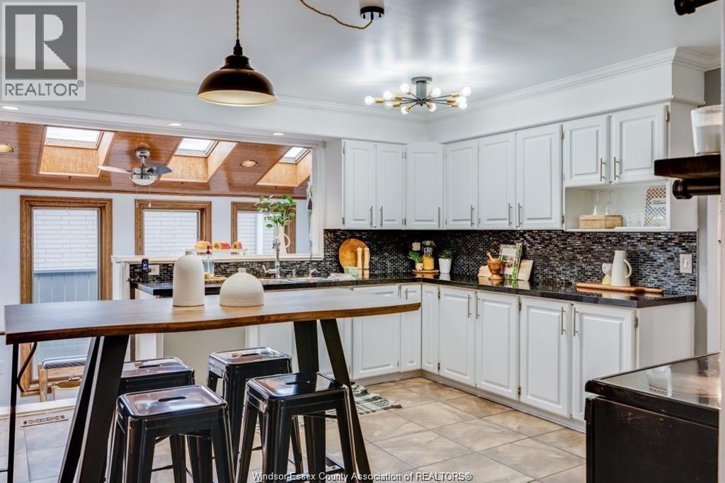 145 Centennial Drive, Tecumseh, ON - Indoor Photo Showing Kitchen