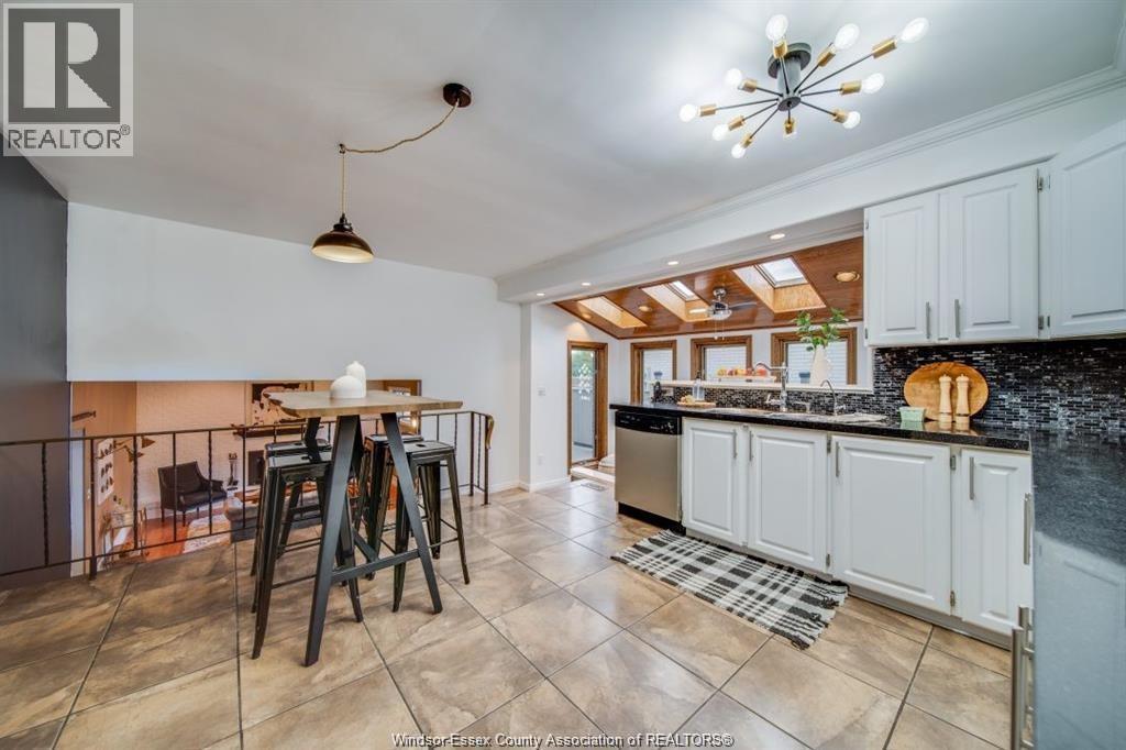 145 Centennial Drive, Tecumseh, ON - Indoor Photo Showing Kitchen