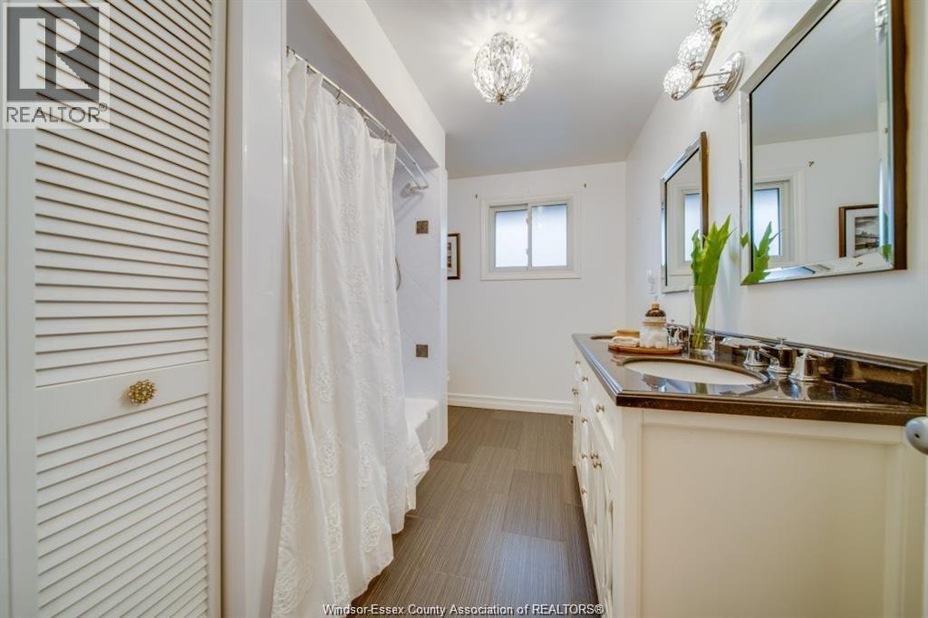 145 Centennial Drive, Tecumseh, ON - Indoor