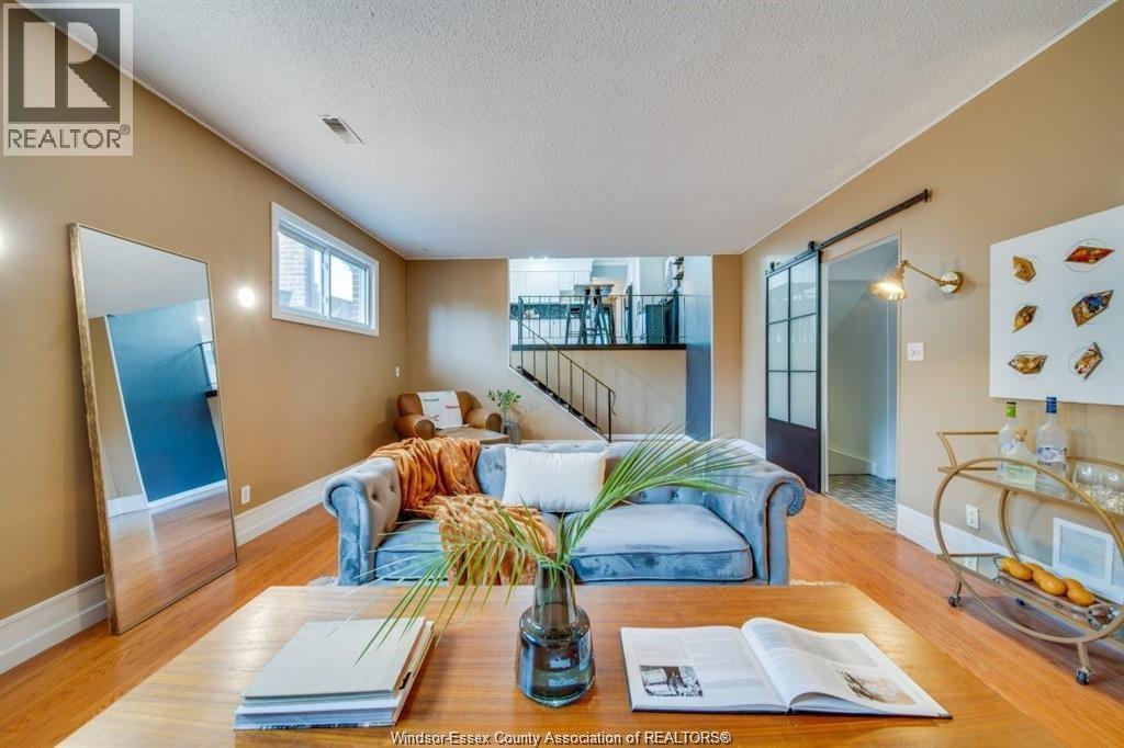 145 Centennial Drive, Tecumseh, ON - Indoor Photo Showing Living Room