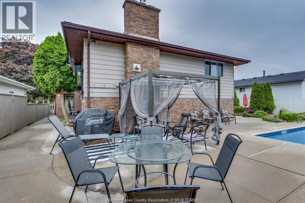 145 Centennial Drive, Tecumseh, ON - Outdoor With In Ground Pool