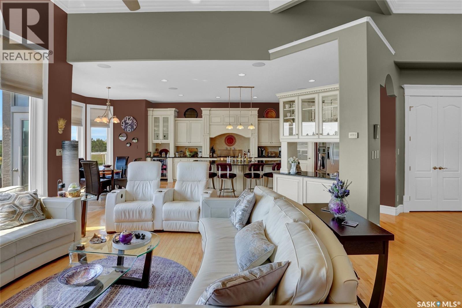 1453 Normandy Drive, Moose Jaw, SK - Indoor Photo Showing Living Room