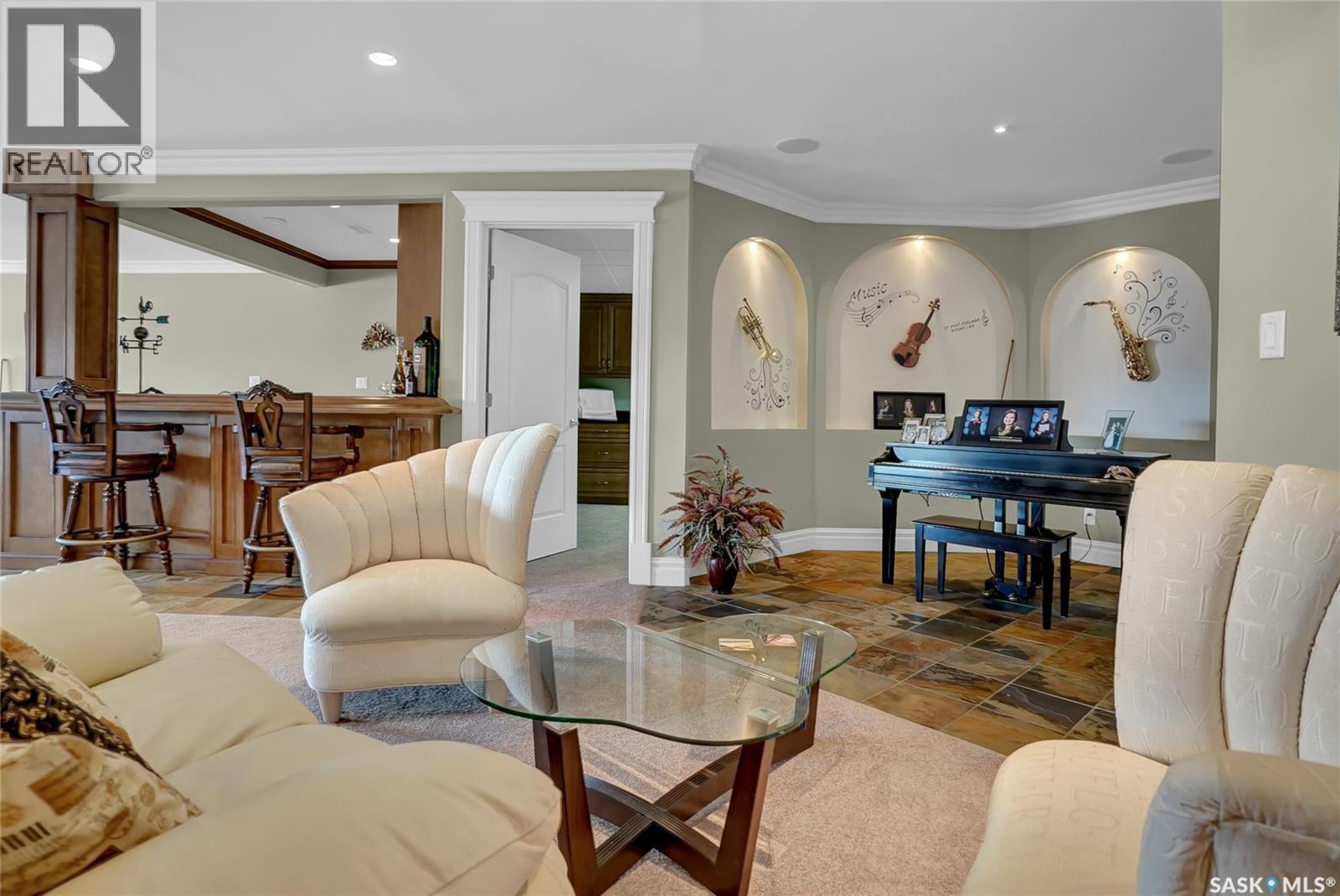 1453 Normandy Drive, Moose Jaw, SK - Indoor Photo Showing Living Room