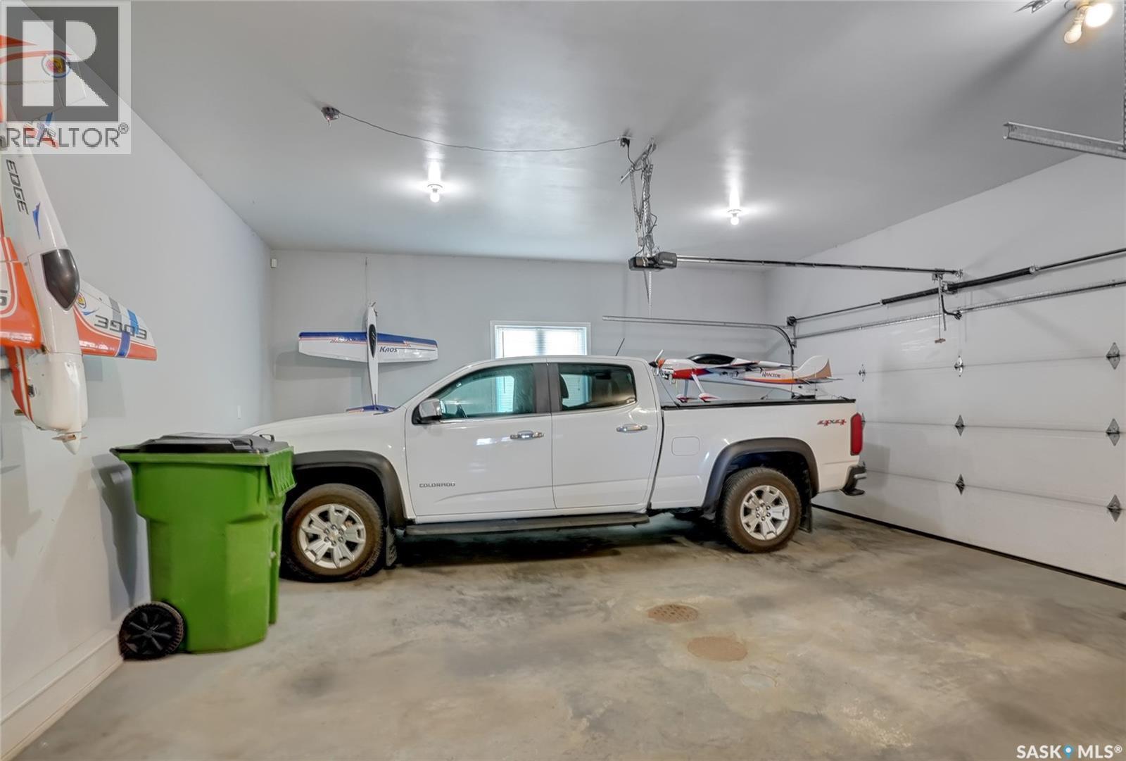 1453 Normandy Drive, Moose Jaw, SK - Indoor Photo Showing Garage