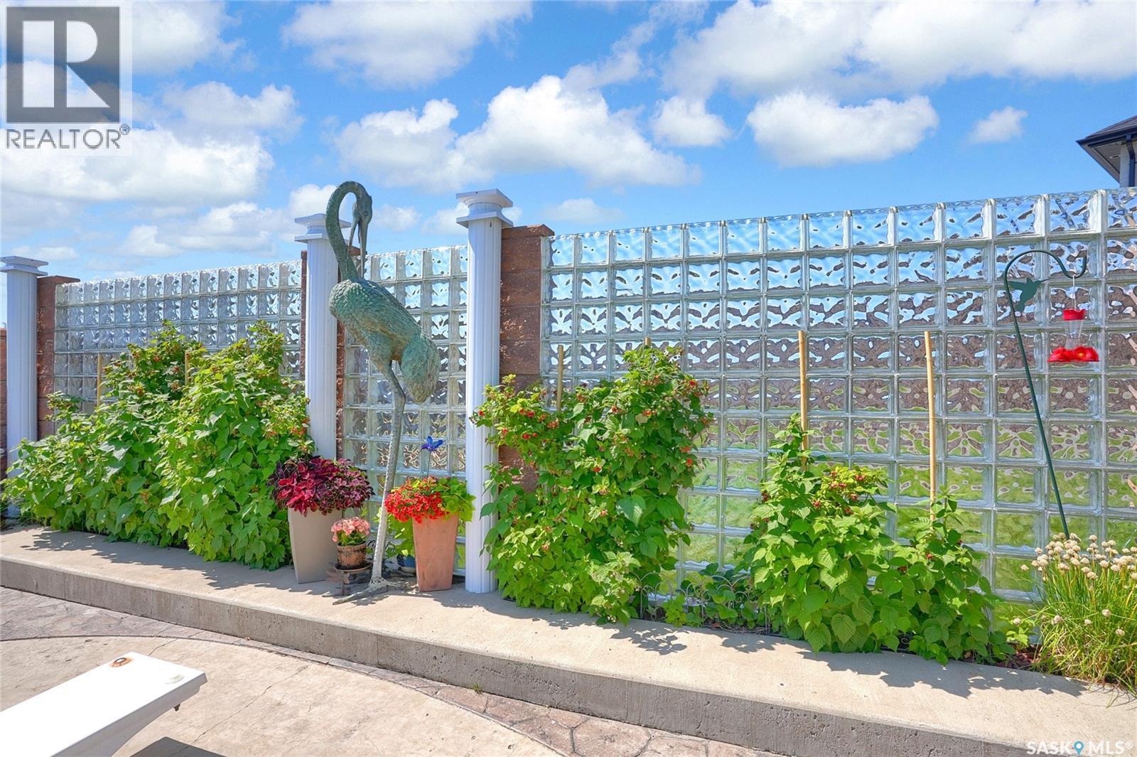 1453 Normandy Drive, Moose Jaw, SK - Outdoor