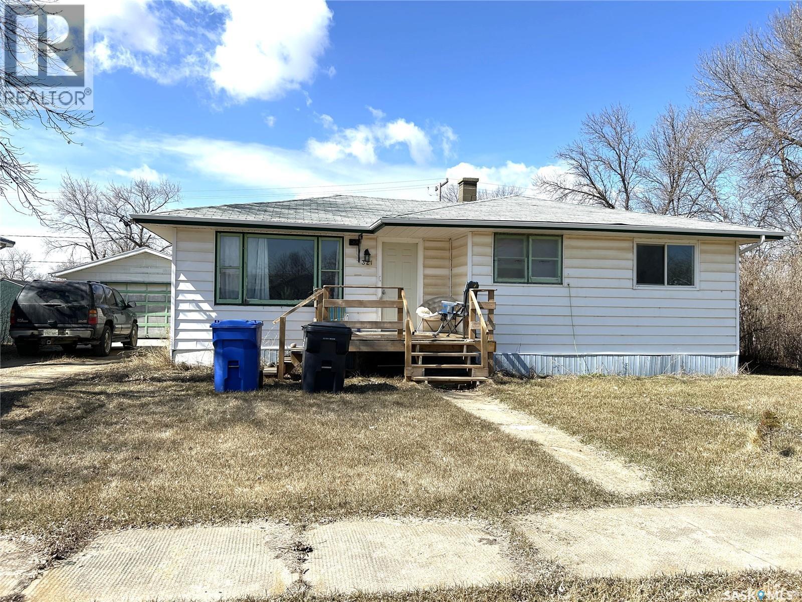 321 3Rd Street, Frobisher, SK - Outdoor