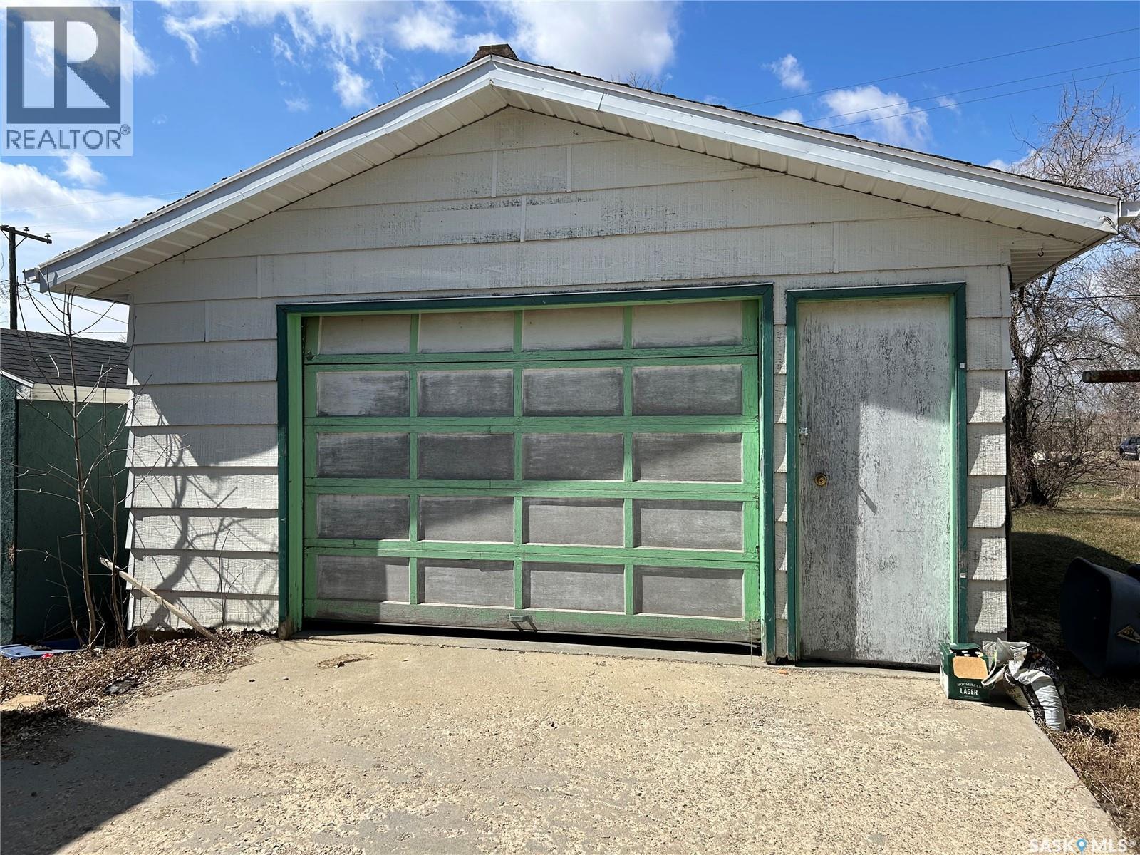 321 3Rd Street, Frobisher, SK - Outdoor