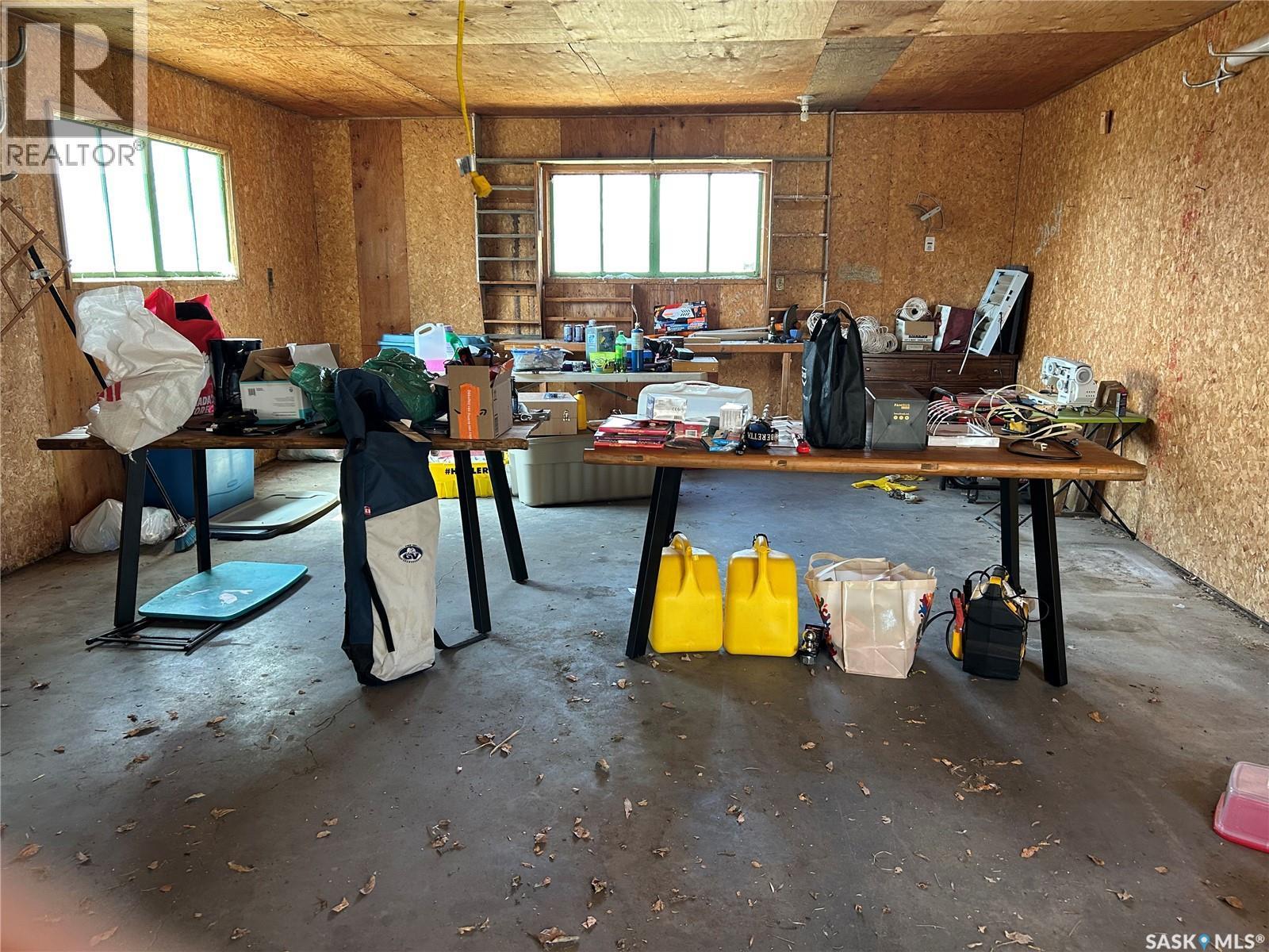 321 3Rd Street, Frobisher, SK - Indoor