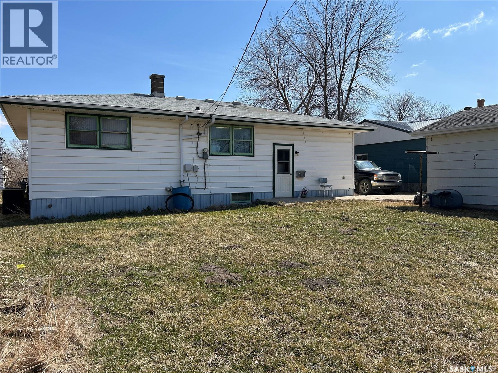 321 3Rd Street, Frobisher, SK - Outdoor