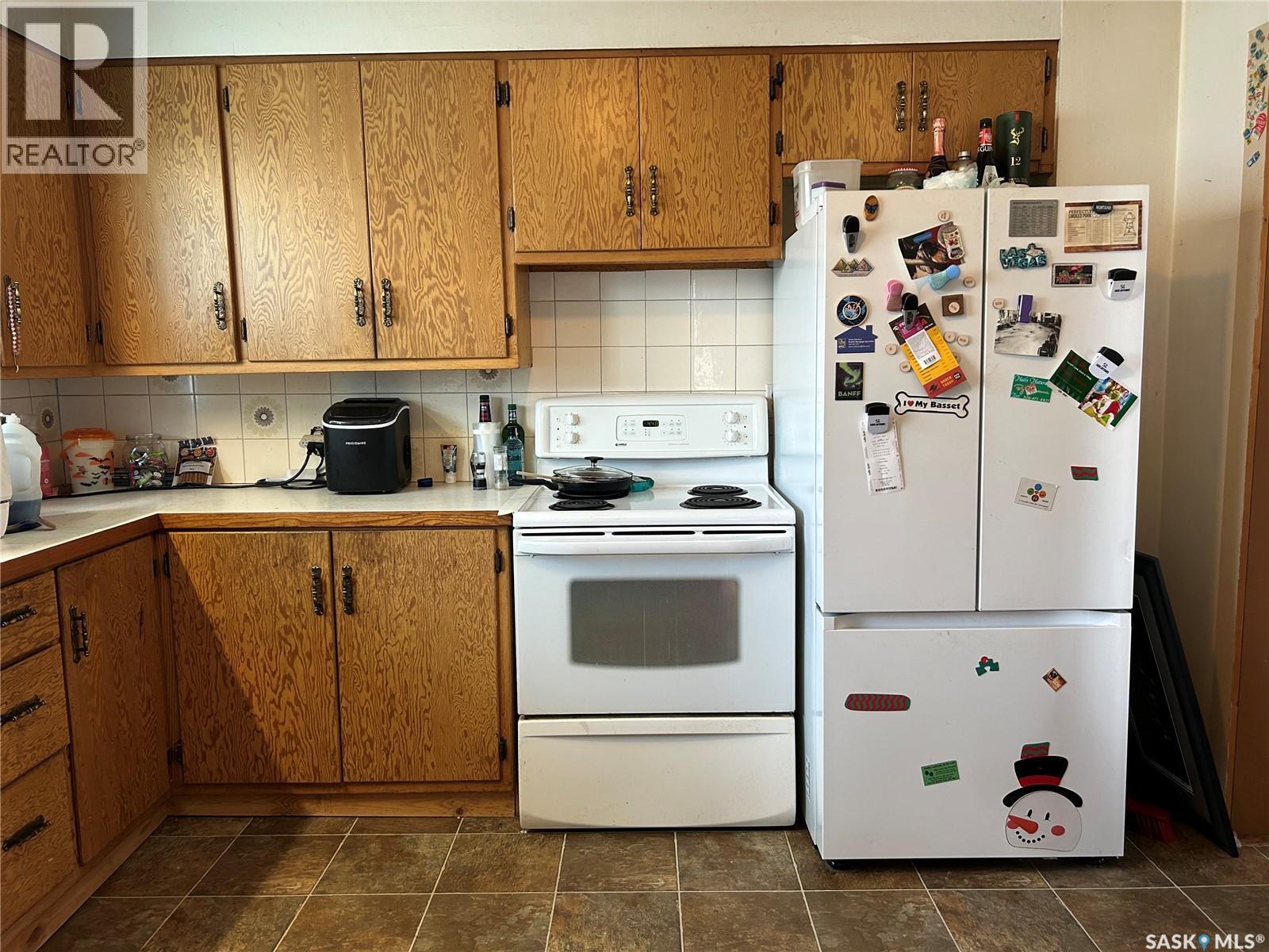 321 3Rd Street, Frobisher, SK - Indoor Photo Showing Kitchen