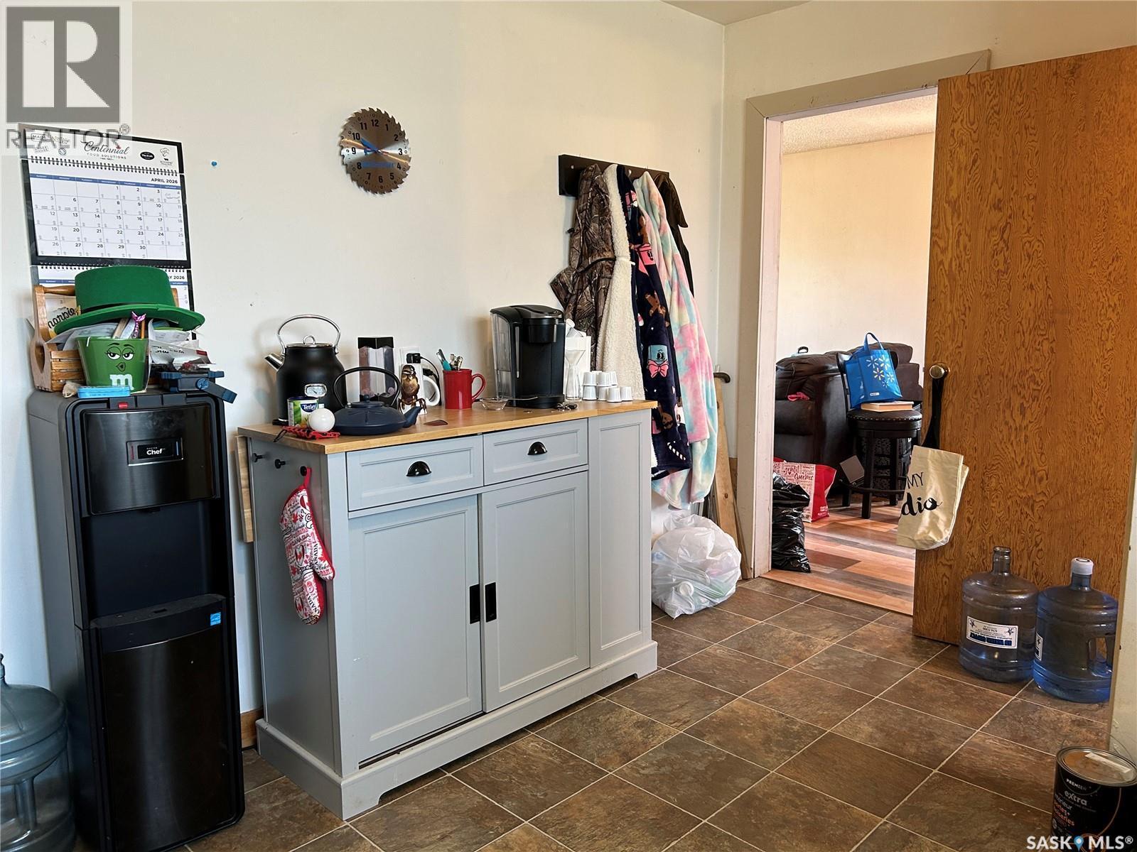 321 3Rd Street, Frobisher, SK - Indoor