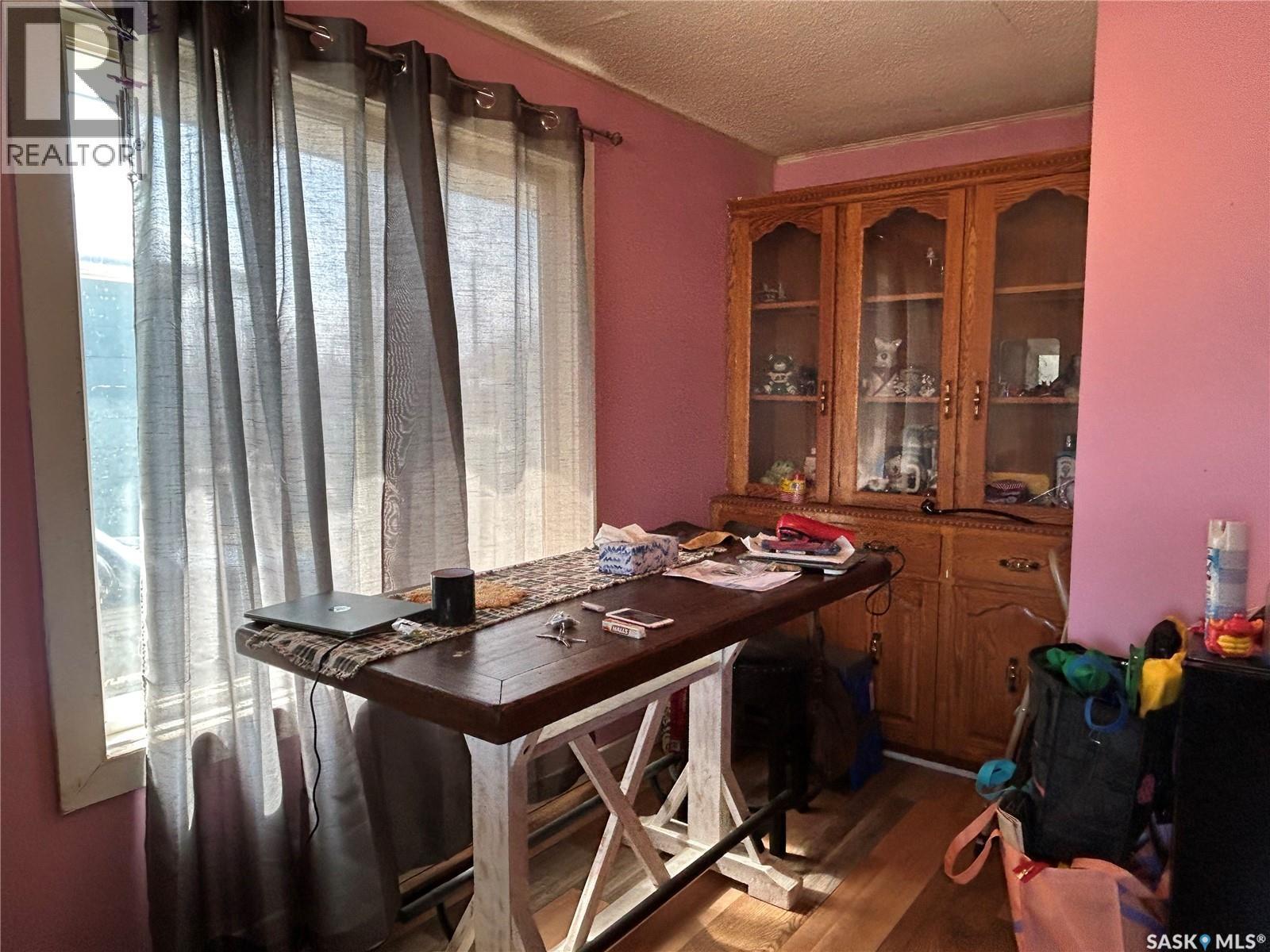 321 3Rd Street, Frobisher, SK - Indoor