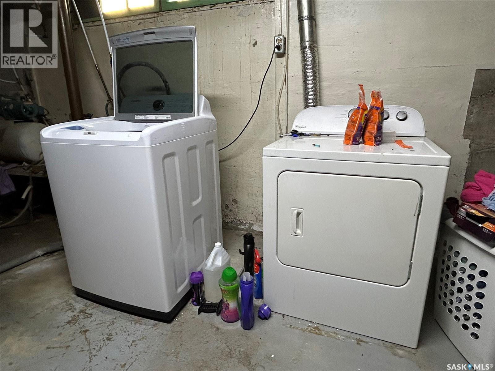 321 3Rd Street, Frobisher, SK - Indoor Photo Showing Laundry Room