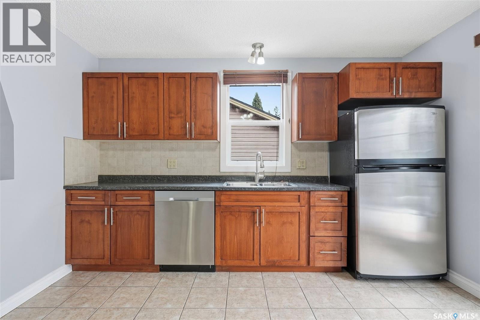 107 Evans Street, Saskatoon, SK - Indoor Photo Showing Kitchen With Double Sink