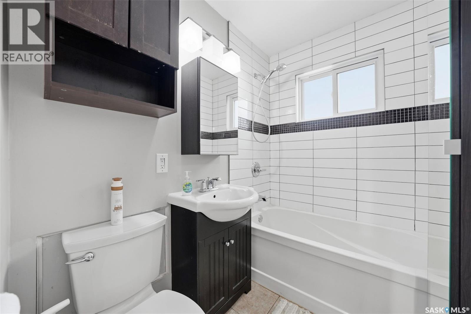 107 Evans Street, Saskatoon, SK - Indoor Photo Showing Bathroom