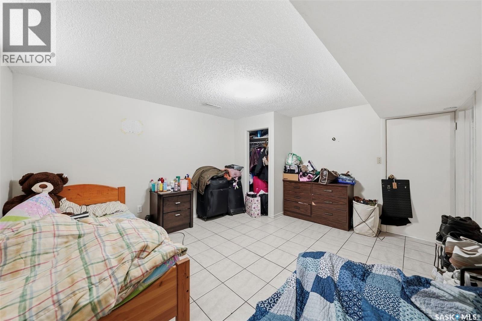 107 Evans Street, Saskatoon, SK - Indoor Photo Showing Bedroom