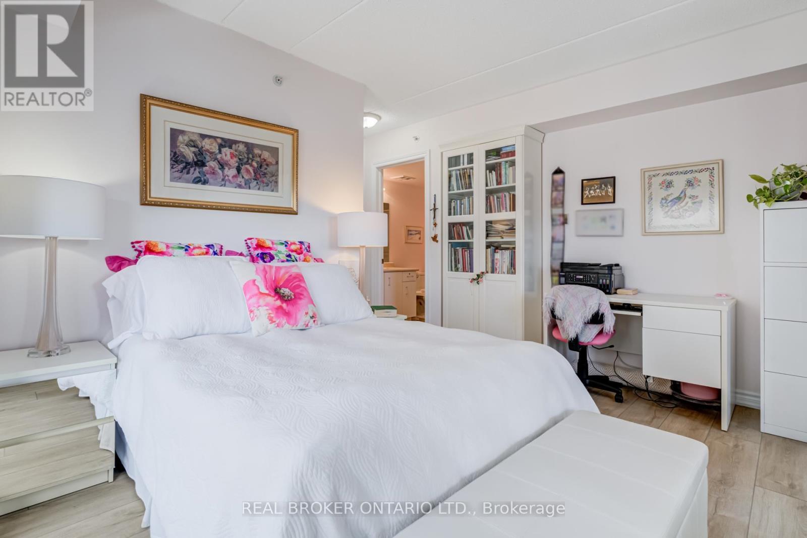 313 - 1460 Bishops Gate, Oakville, ON - Indoor Photo Showing Bedroom