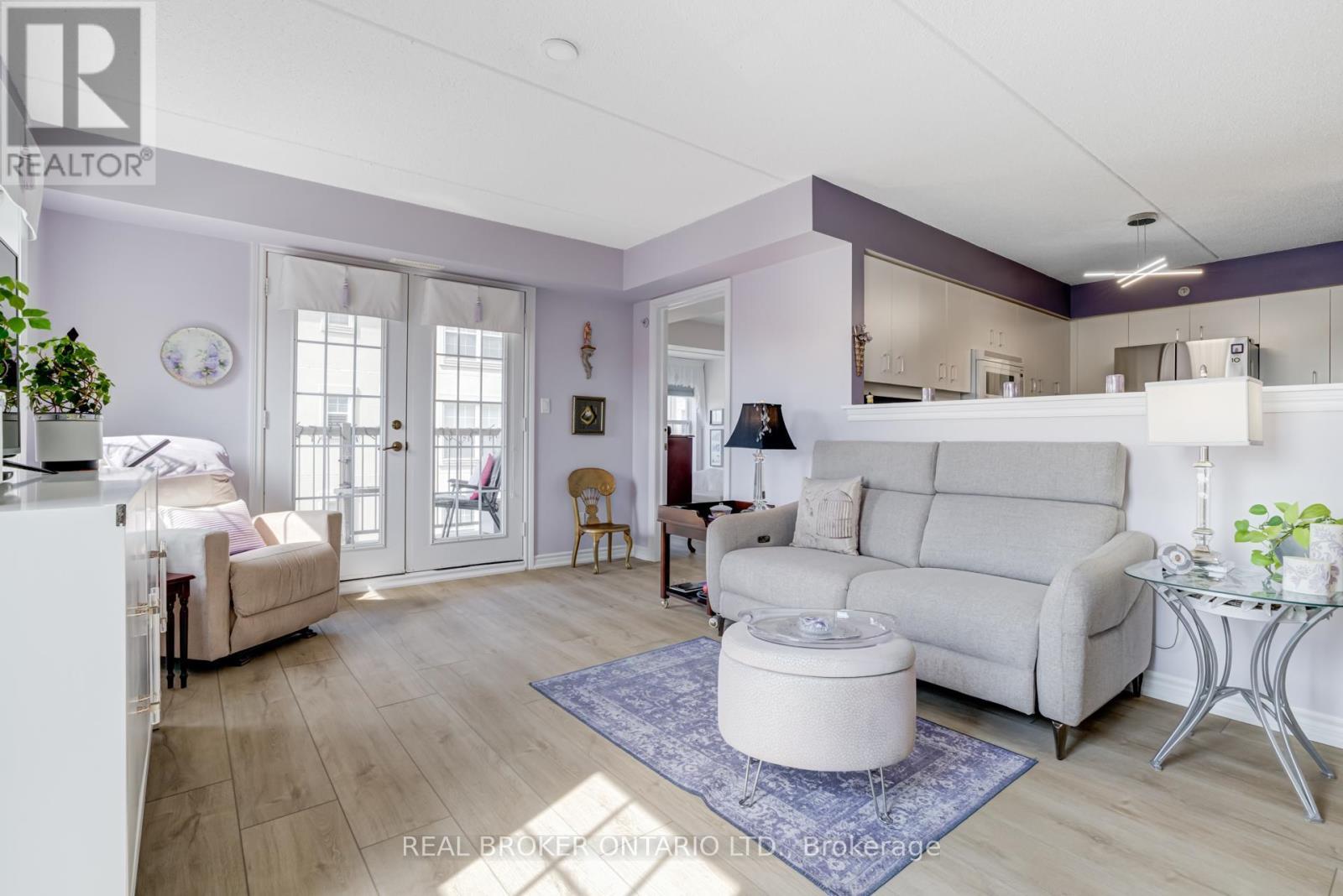 313 - 1460 Bishops Gate, Oakville, ON - Indoor Photo Showing Living Room