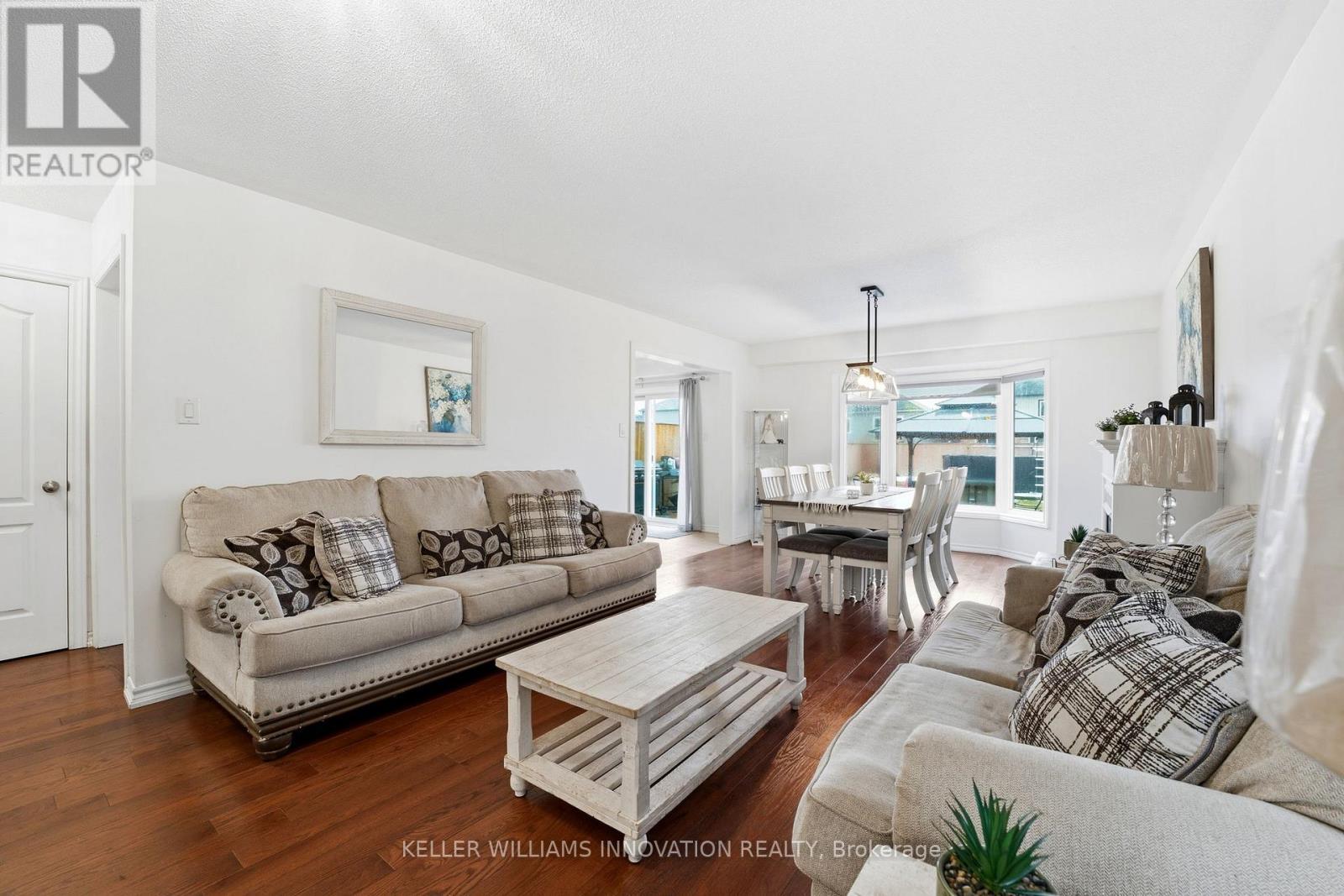 420 Armstrong Street W, North Perth, ON - Indoor Photo Showing Living Room