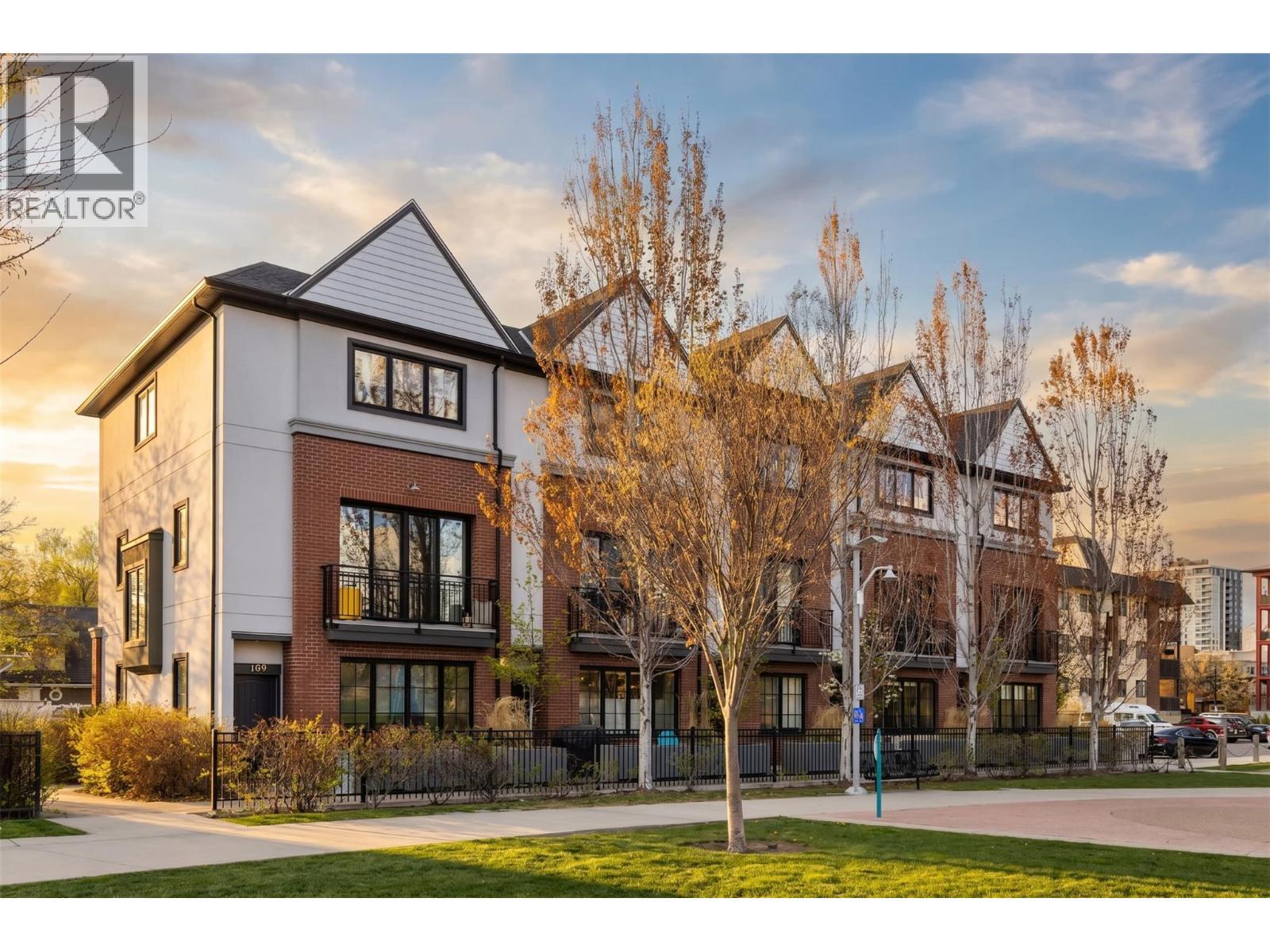 555 Buckland Avenue Unit# 106, Kelowna, BC - Outdoor With Facade