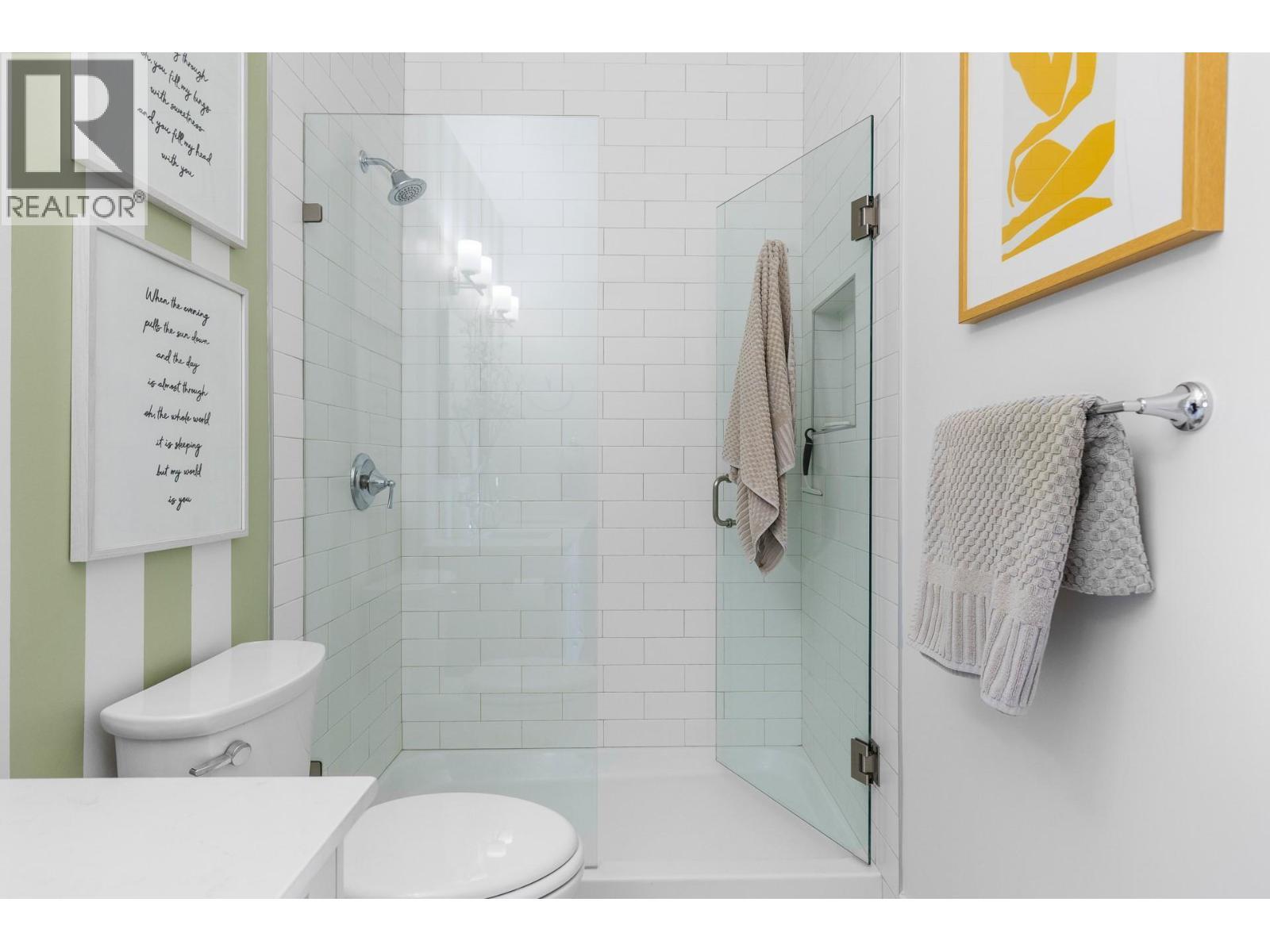 555 Buckland Avenue Unit# 106, Kelowna, BC - Indoor Photo Showing Bathroom
