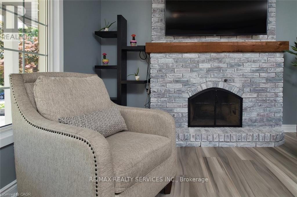 115 Uplands Drive, Kitchener, ON - Indoor Photo Showing Living Room With Fireplace