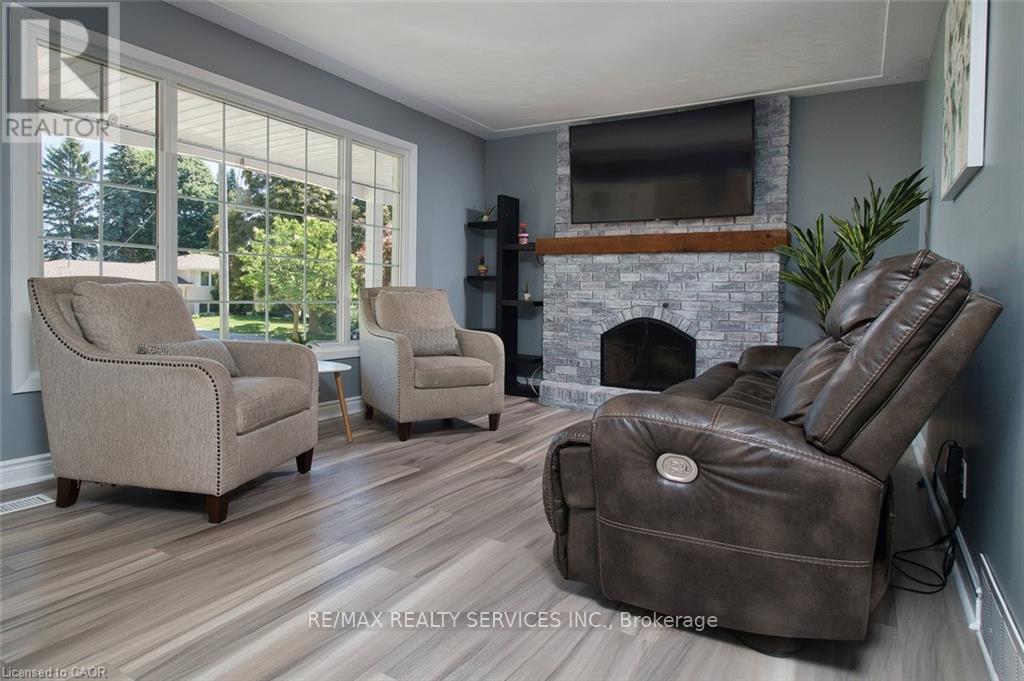 115 Uplands Drive, Kitchener, ON - Indoor Photo Showing Living Room With Fireplace