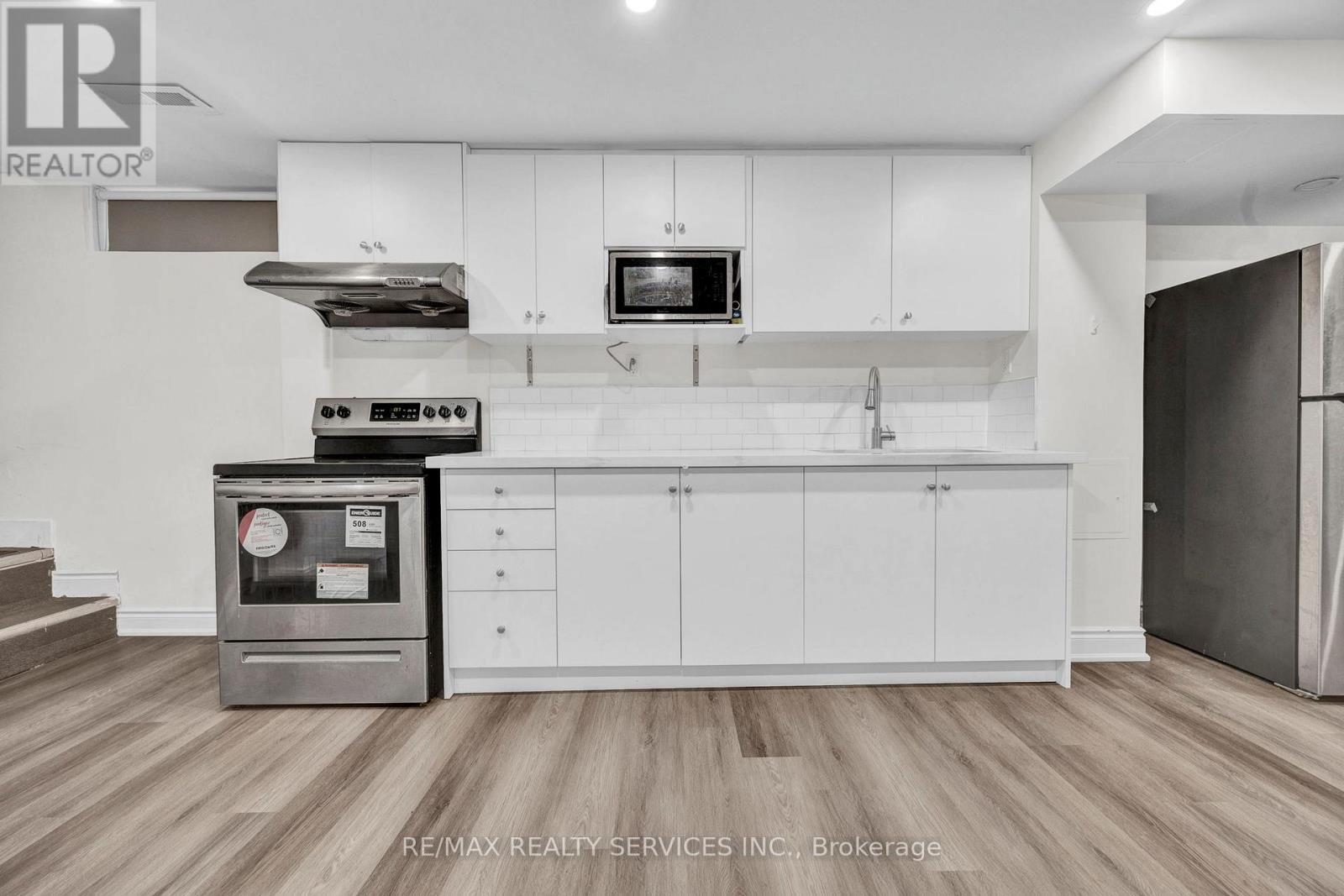 115 Uplands Drive, Kitchener, ON - Indoor Photo Showing Kitchen