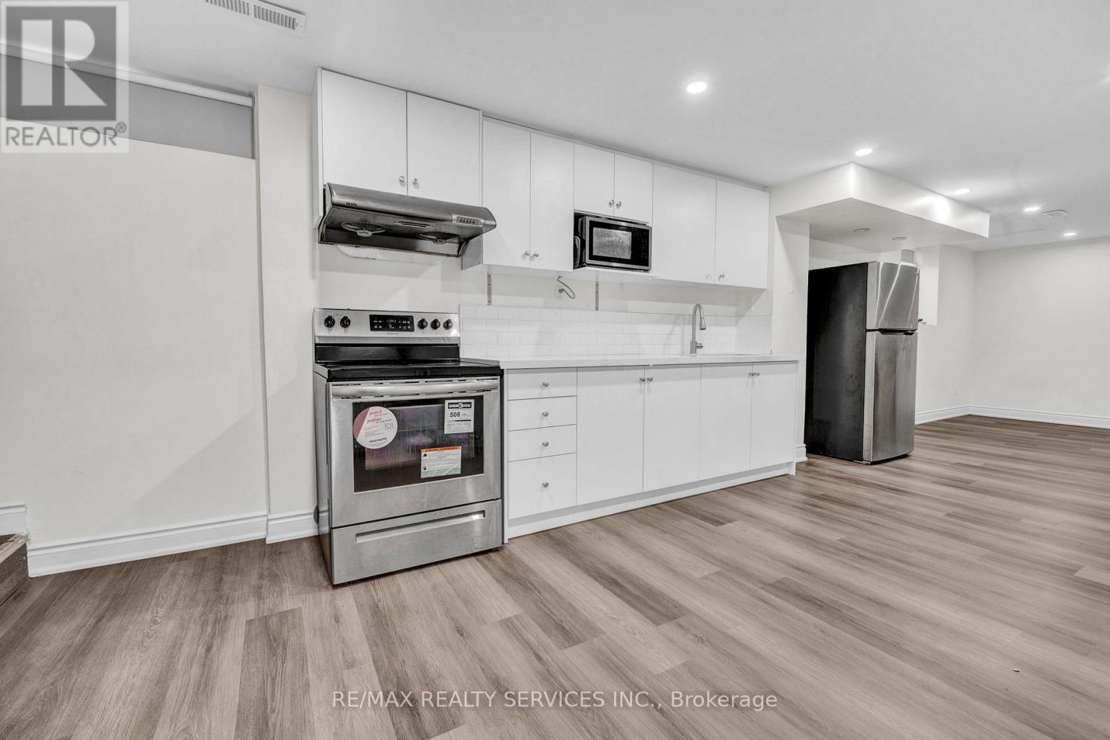 115 Uplands Drive, Kitchener, ON - Indoor Photo Showing Kitchen