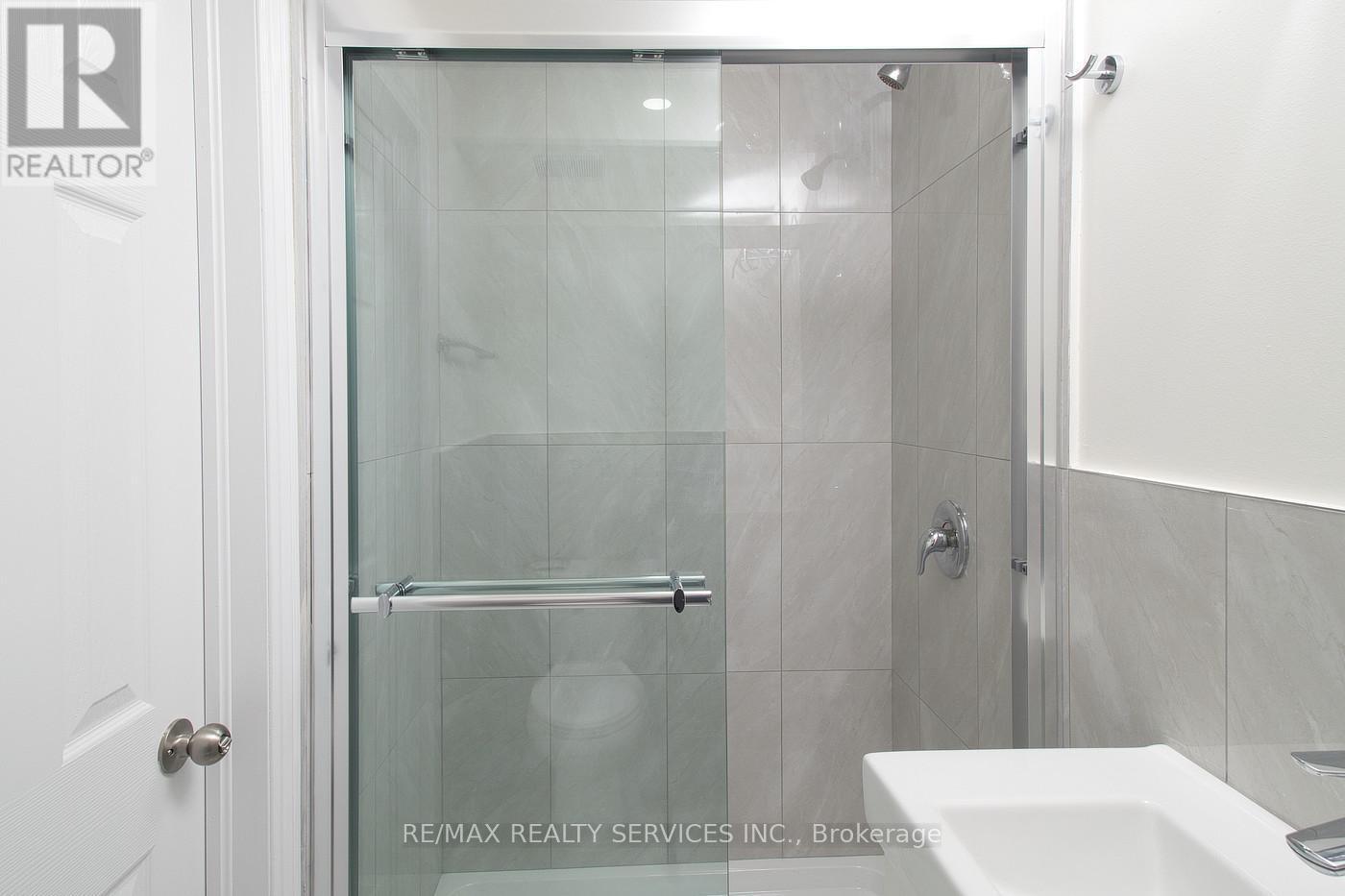 115 Uplands Drive, Kitchener, ON - Indoor Photo Showing Bathroom