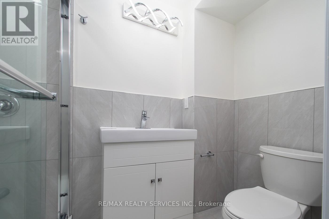 115 Uplands Drive, Kitchener, ON - Indoor Photo Showing Bathroom