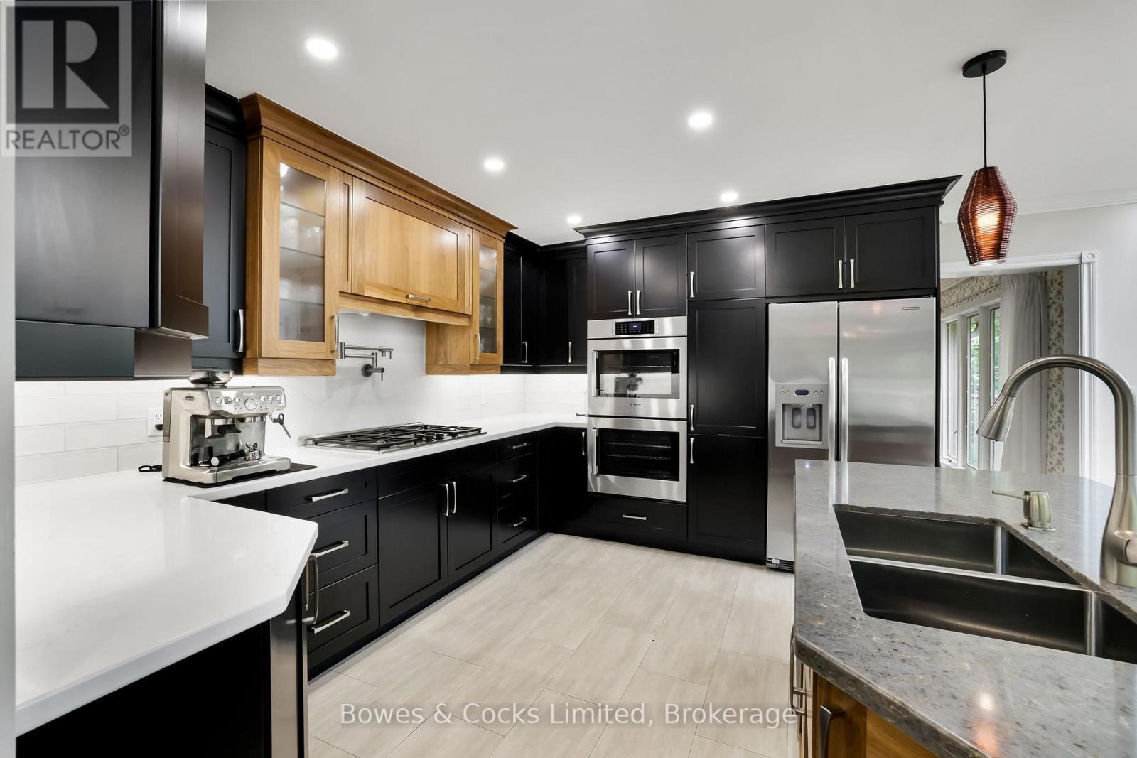 3255 Pollard Road, Clarington, ON - Indoor Photo Showing Kitchen With Double Sink With Upgraded Kitchen