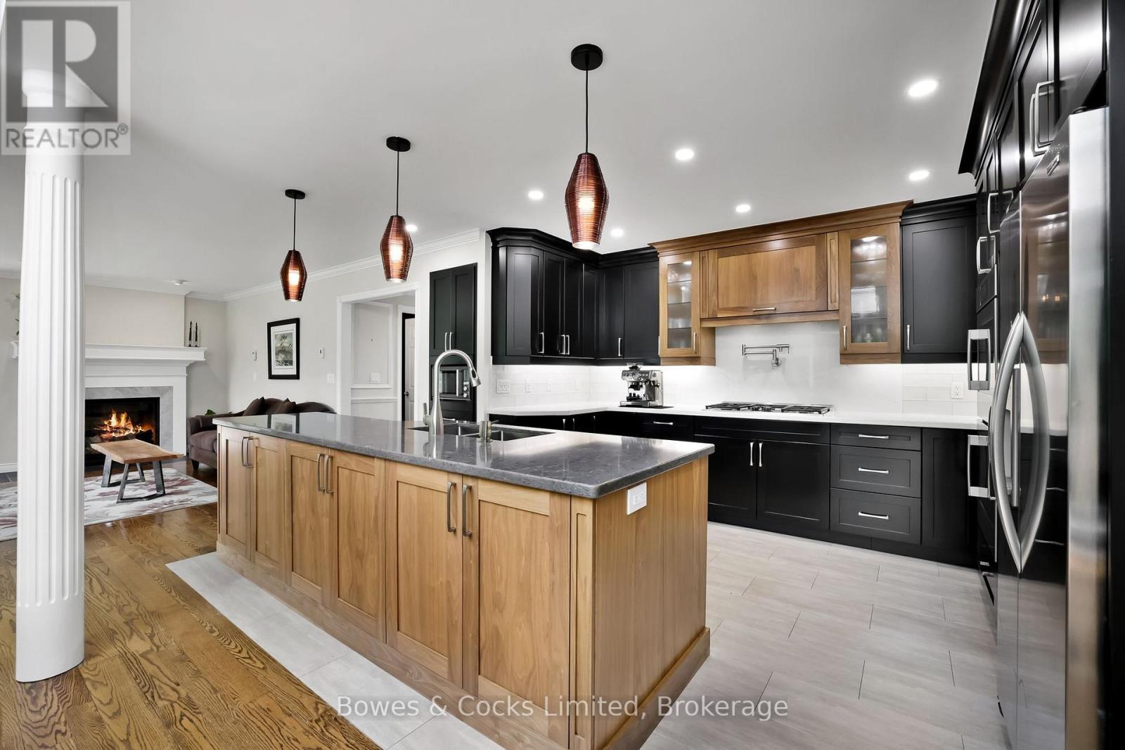 3255 Pollard Road, Clarington, ON - Indoor Photo Showing Kitchen With Double Sink With Upgraded Kitchen
