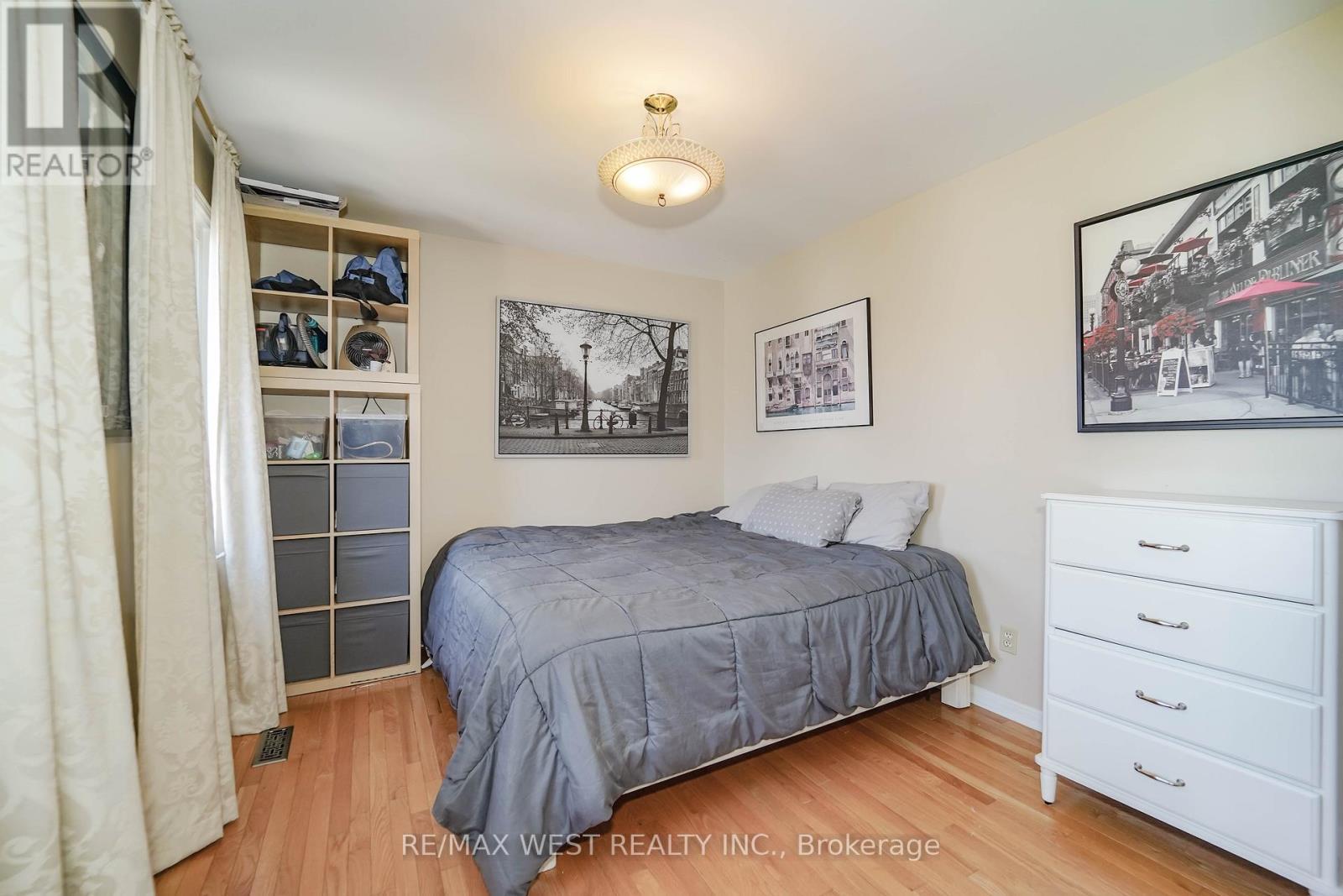 4296 Claypine Rise, Mississauga, ON - Indoor Photo Showing Bedroom