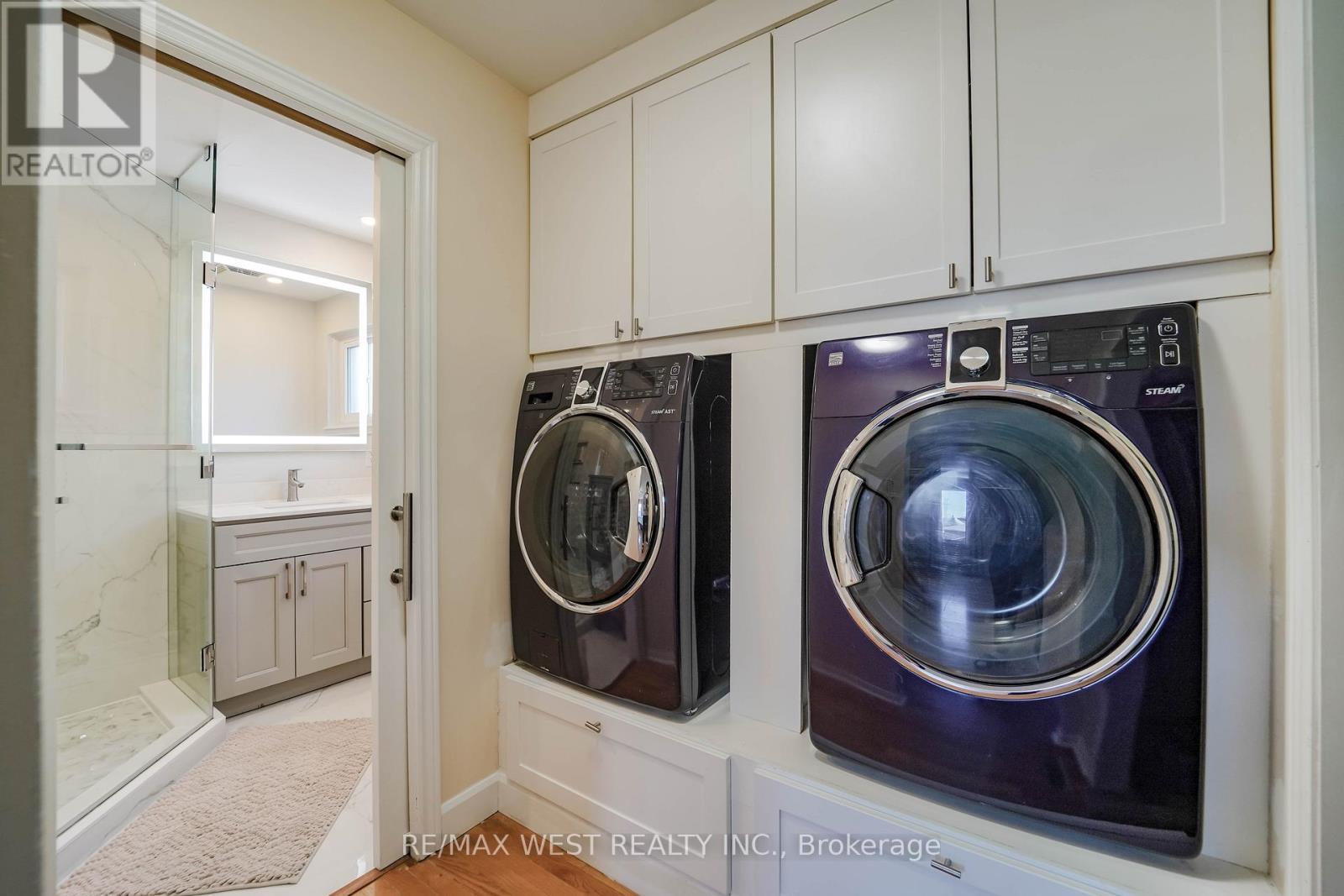 4296 Claypine Rise, Mississauga, ON - Indoor Photo Showing Laundry Room