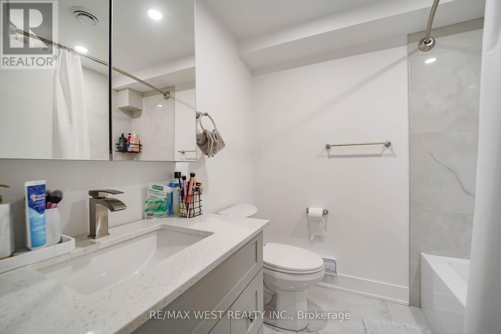 4296 Claypine Rise, Mississauga, ON - Indoor Photo Showing Bathroom