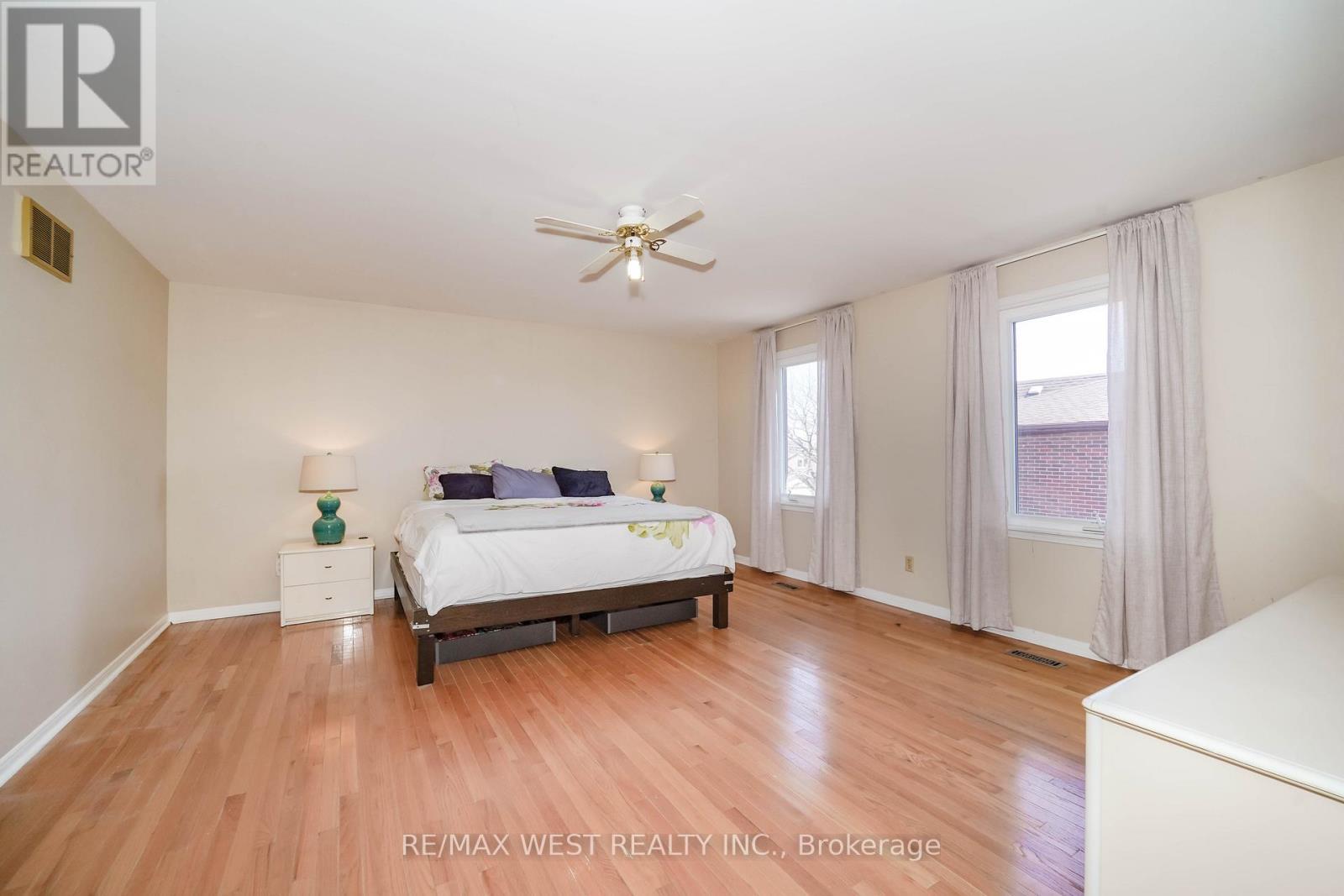 4296 Claypine Rise, Mississauga, ON - Indoor Photo Showing Bedroom