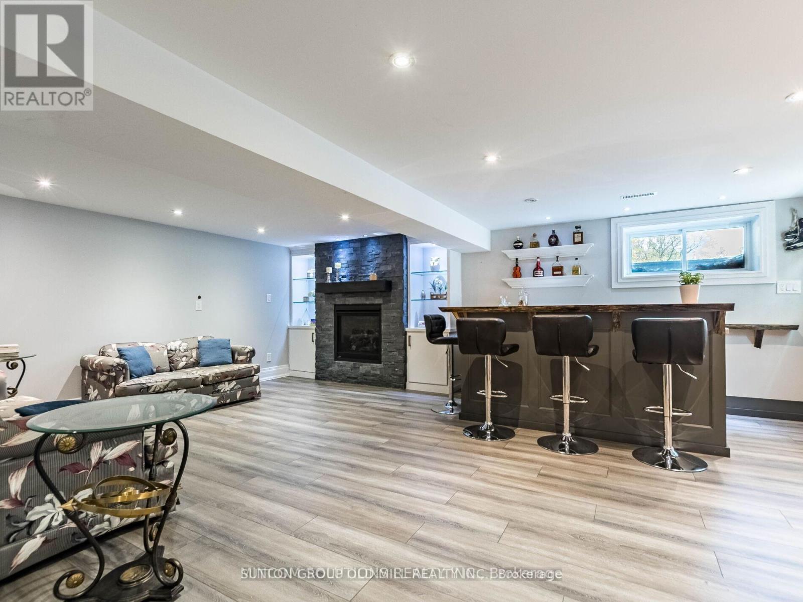 37 Suburban Drive, Mississauga, ON - Indoor Photo Showing Other Room