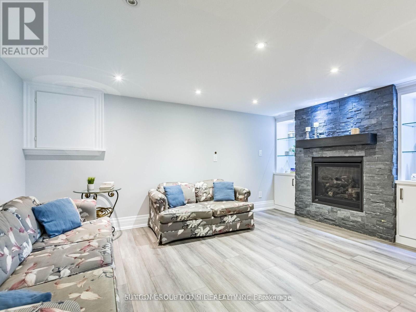 37 Suburban Drive, Mississauga, ON - Indoor Photo Showing Living Room With Fireplace
